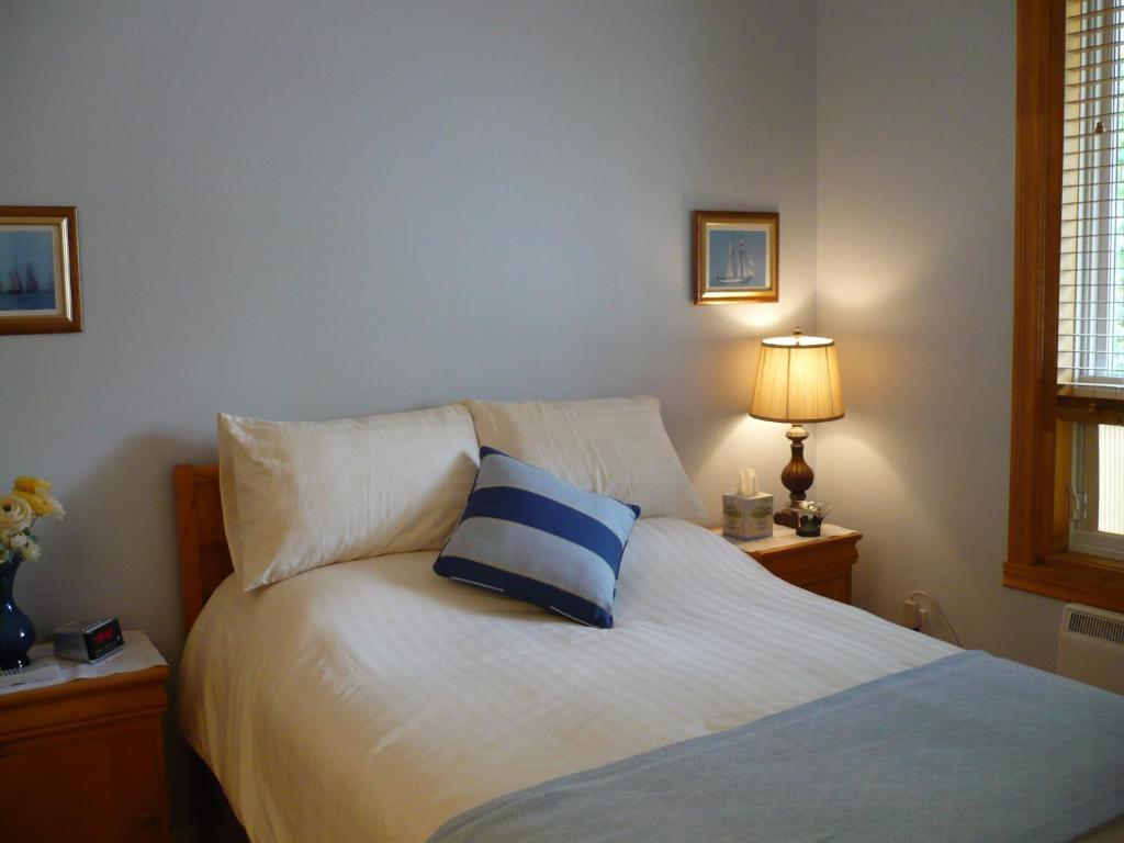 Gite Le Sieur De Joliette Bed & Breakfast Montreal Room photo